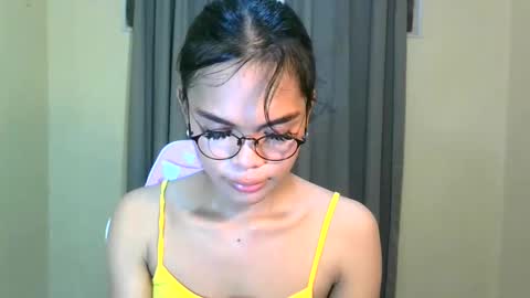Snapshot of dolly_angel2 chatting on 12/06/24, 03:44 dolly_angel2 online show from 12/06/24, 03:44