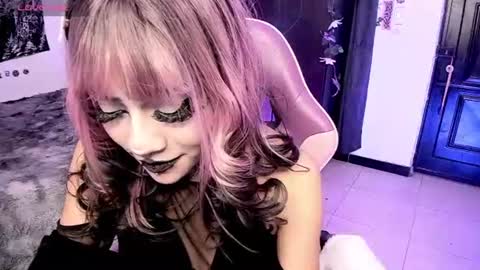 Snapshot of dolly_bones chatting on 06/13/26, 05:49 dolly_bones online show from 06/13/26, 05:49