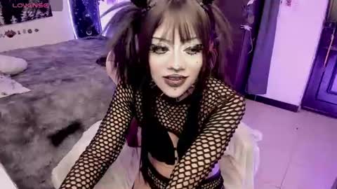 Snapshot of dolly_bones chatting on 06/19/26, 10:35 dolly_bones online show from 06/19/26, 10:35