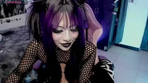 Snapshot of dolly_bones chatting on 06/21/26, 06:27 dolly_bones online show from 06/21/26, 06:27