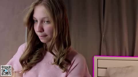 Snapshot of dollyburruss chatting on 09/18/25, 06:32 Emilia online show from 09/18/25, 06:32