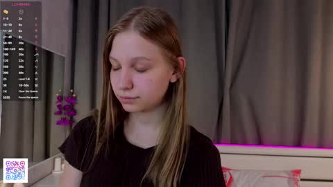 Snapshot of dollyburruss chatting on 10/15/25, 06:08 Emilia online show from 10/15/25, 06:08