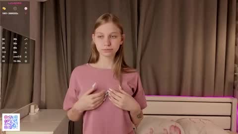 Snapshot of dollyburruss chatting on 10/25/25, 06:13 Emilia online show from 10/25/25, 06:13