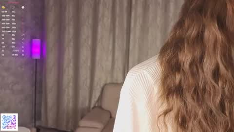 Snapshot of dollyburruss chatting on 11/27/25, 04:14 Emilia online show from 11/27/25, 04:14