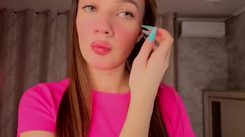 Snapshot of dollyburruss chatting on 12/01/25, 04:06 Emilia online show from 12/01/25, 04:06