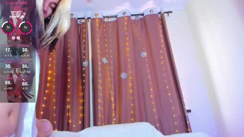 Snapshot of dollyiaa chatting on 12/20/24, 04:31 Dollya online show from 12/20/24, 04:31