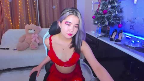 Snapshot of dollyiaa chatting on 12/24/24, 10:44 Dollya online show from 12/24/24, 10:44
