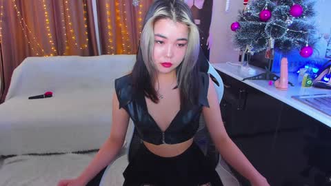 Snapshot of dollyiaa chatting on 01/07/25, 08:56 Dollya online show from 01/07/25, 08:56