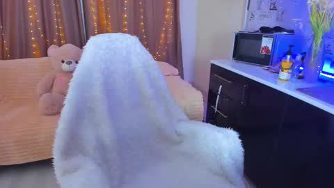 Snapshot of dollyiaa chatting on 03/07/25, 08:56 Dollya online show from 03/07/25, 08:56