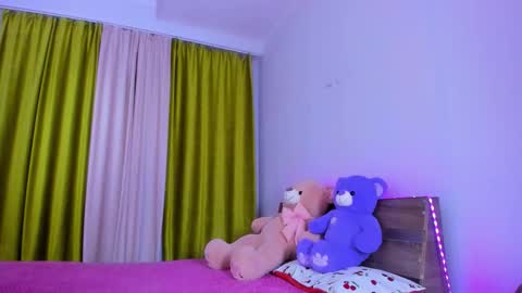 Snapshot of dollyiaa chatting on 09/27/25, 12:54 Dollya online show from 09/27/25, 12:54