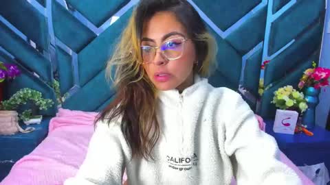 Snapshot of dollyjuicy1 chatting on 02/28/25, 03:48 dollyjuicy1 online show from 02/28/25, 03:48