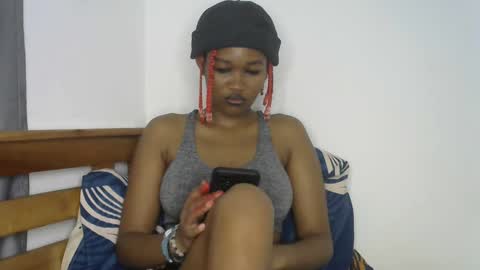 Snapshot of dollyplum chatting on 10/08/25, 08:23 Cushey online show from 10/08/25, 08:23