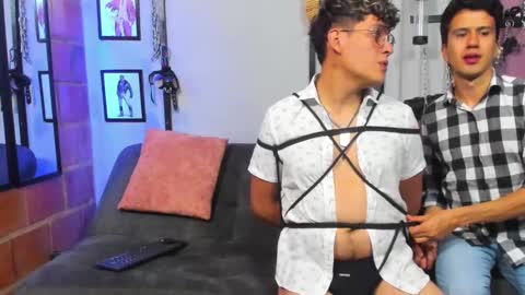 Snapshot of dom2travelers_sm chatting on 02/25/25, 02:44 Diego Castell online show from 02/25/25, 02:44