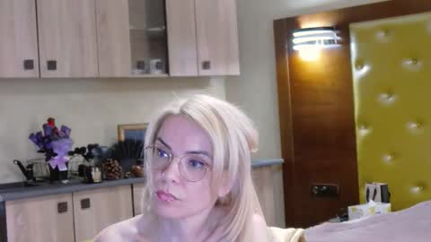 domcaprisse online show from 04/23/26, 12:29