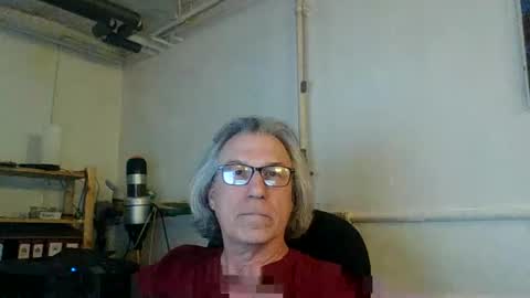 Snapshot of domiande chatting on 04/27/26, 02:04 domiande online show from 04/27/26, 02:04