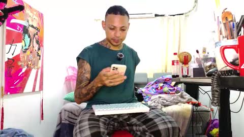 Snapshot of dominant_gay_xxx chatting on 12/21/25, 06:37 jjhoy online show from 12/21/25, 06:37