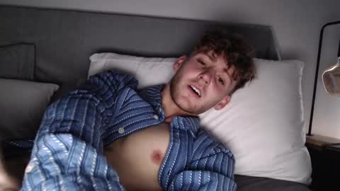 Snapshot of dominantalex182 chatting on 02/08/25, 02:27 Alex... online show from 02/08/25, 02:27