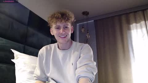 Snapshot of dominantalex182 chatting on 10/05/25, 01:53 Alex... online show from 10/05/25, 01:53