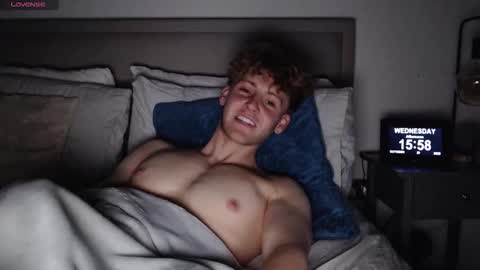 Snapshot of dominantalex182 chatting on 10/29/25, 03:58 Alex... online show from 10/29/25, 03:58