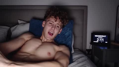 Snapshot of dominantalex182 chatting on 11/05/25, 02:11 Alex... online show from 11/05/25, 02:11