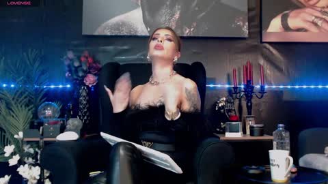 Snapshot of dominatrixeve chatting on 01/12/25, 01:21 Dominatrix Eve online show from 01/12/25, 01:21