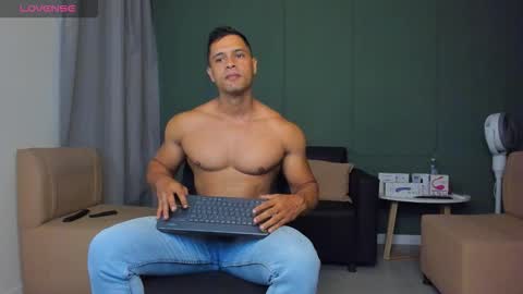 domincrodriguez_119 online show from 03/30/26, 12:06