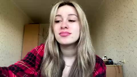 Mia online show from 04/22/26, 08:06