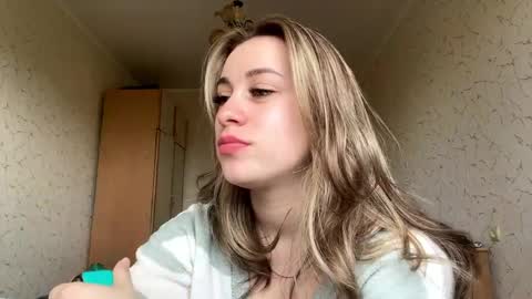 Mia online show from 04/23/26, 08:13