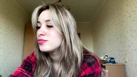 Mia online show from 04/26/26, 08:01