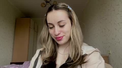 Mia online show from 05/13/26, 07:28