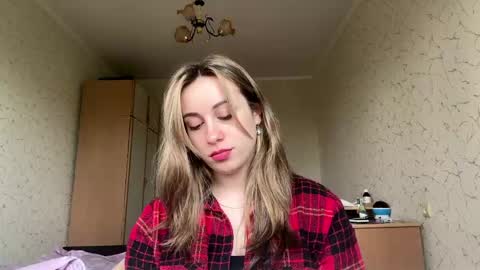Mia online show from 05/19/26, 07:15
