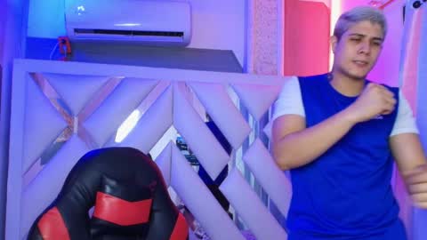 DOMI online show from 04/11/26, 03:33