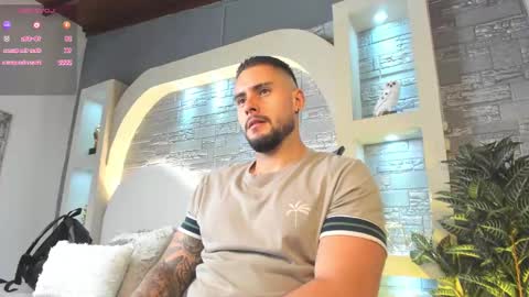 Snapshot of dominic_de_luca chatting on 11/18/25, 02:39 dominic de luca online show from 11/18/25, 02:39