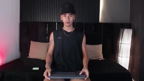 Dominic online show from 11/28/25, 11:18