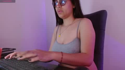 Snapshot of dominica3 chatting on 09/13/25, 03:12   online show from 09/13/25, 03:12