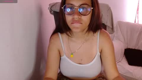 Snapshot of dominica3 chatting on 10/18/25, 07:03   online show from 10/18/25, 07:03