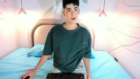 Snapshot of dominicjay_ chatting on 07/22/26, 08:33 DOMINIC online show from 07/22/26, 08:33