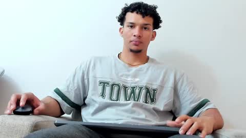 Snapshot of dominick_star chatting on 01/16/25, 03:23 Dominick Star online show from 01/16/25, 03:23