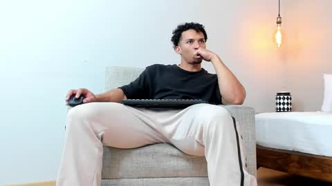 Snapshot of dominick_star chatting on 01/29/25, 09:33 Dominick Star online show from 01/29/25, 09:33