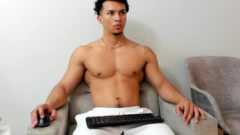 Snapshot of dominick_star chatting on 01/30/25, 06:46 Dominick Star online show from 01/30/25, 06:46