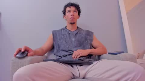 Snapshot of dominick_star chatting on 10/29/25, 03:53 Dominick Star online show from 10/29/25, 03:53