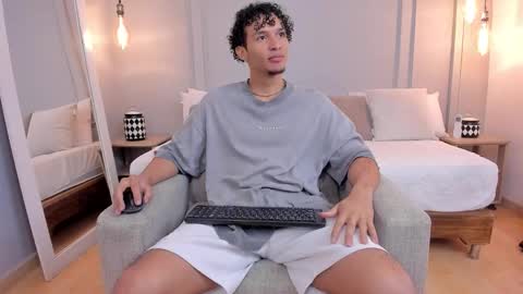 Snapshot of dominick_star chatting on 10/31/25, 04:02 Dominick Star online show from 10/31/25, 04:02