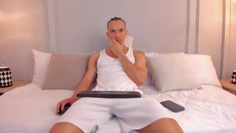 Snapshot of dominick_star chatting on 11/07/25, 04:01 Dominick Star online show from 11/07/25, 04:01