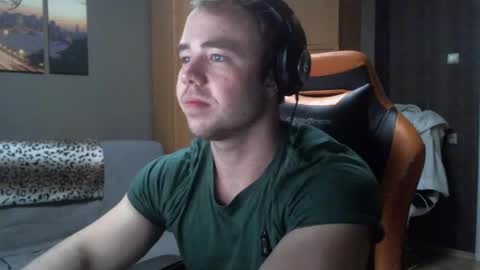 Snapshot of dominickcute chatting on 02/12/25, 11:30 dominickcute online show from 02/12/25, 11:30