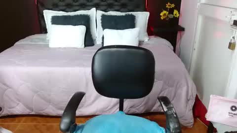  D O M I N K  online show from 02/15/25, 02:15