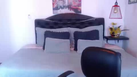  D O M I N K  online show from 09/10/25, 07:58