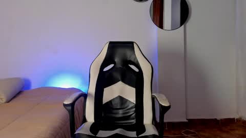 dominyck_ online show from 05/06/26, 05:46