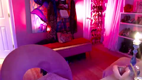 Snapshot of dommetomorrow chatting on 12/23/24, 06:33 DommeTomorrow online show from 12/23/24, 06:33