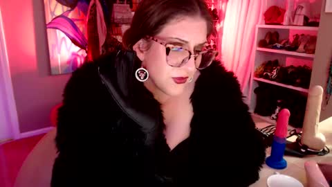 Snapshot of dommetomorrow chatting on 12/28/24, 06:28 DommeTomorrow online show from 12/28/24, 06:28
