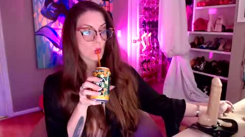 Snapshot of dommetomorrow chatting on 01/07/25, 06:05 DommeTomorrow online show from 01/07/25, 06:05